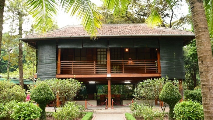 Ngày 17-5-1958, Bác Hồ chuyển về ở và làm việc tại ngôi nhà sàn trong khu vườn Phủ Chủ tịch